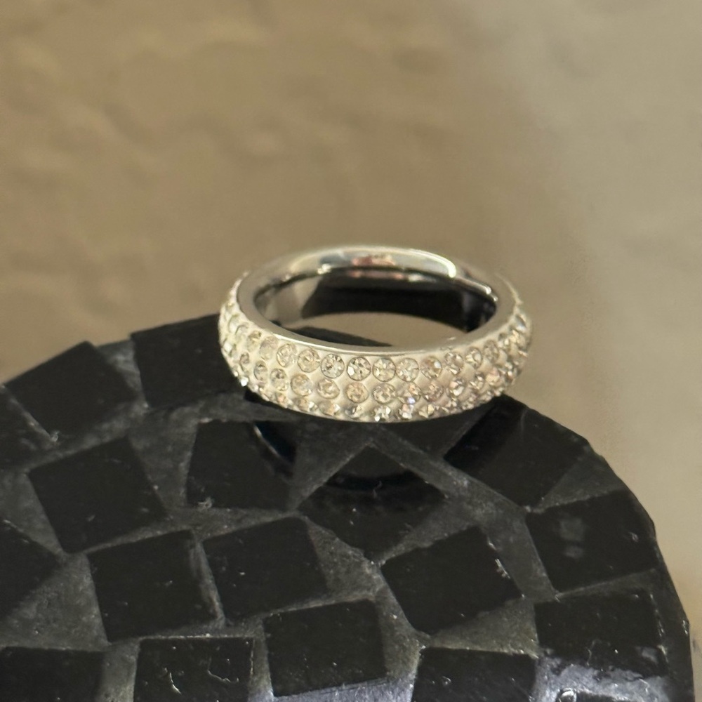 Elegant Silver and white Crystal Ring